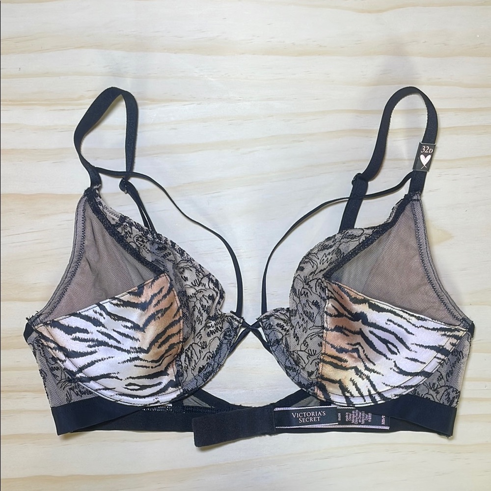 Victoria's Secret Black and Tan Lace Bra